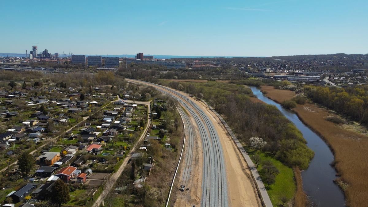 Nyrenoveret jernbane syd for Aarhus