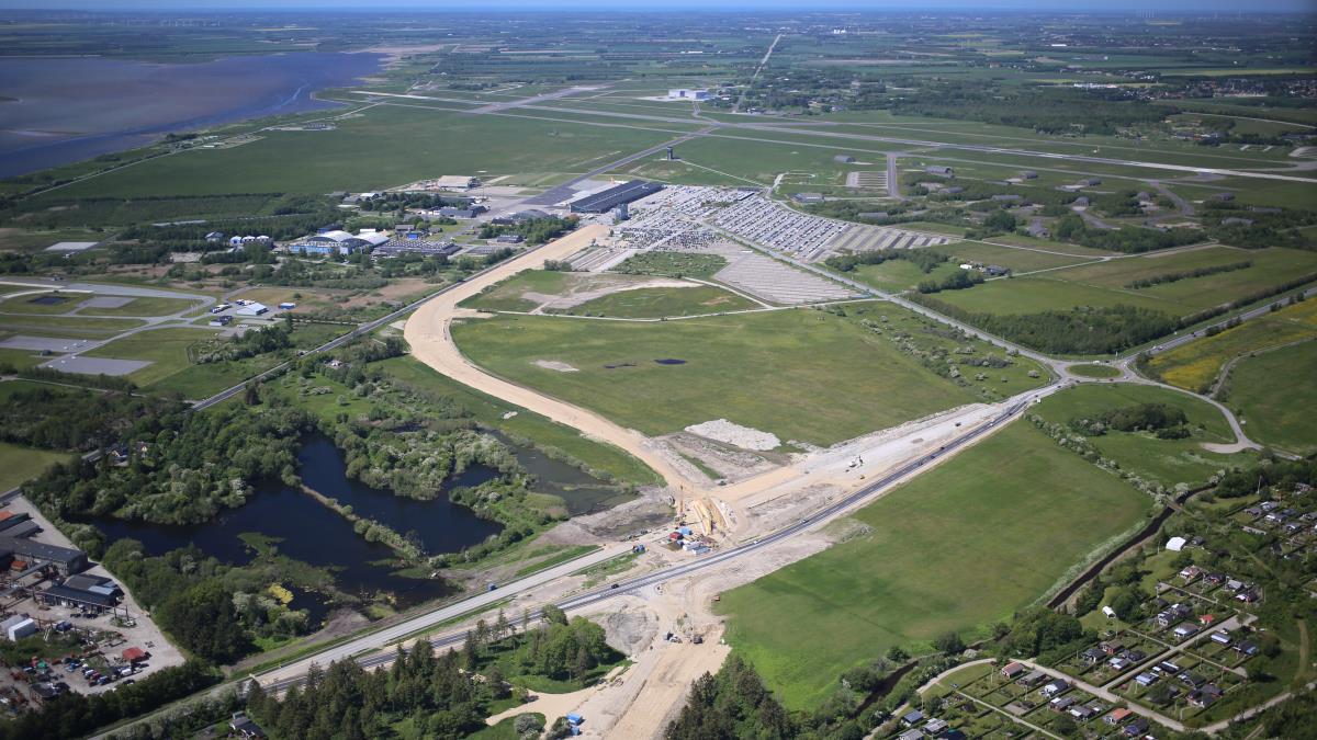 Luftfoto af arbejdet med at anlægge Ny bane til Aalborg Lufthavn