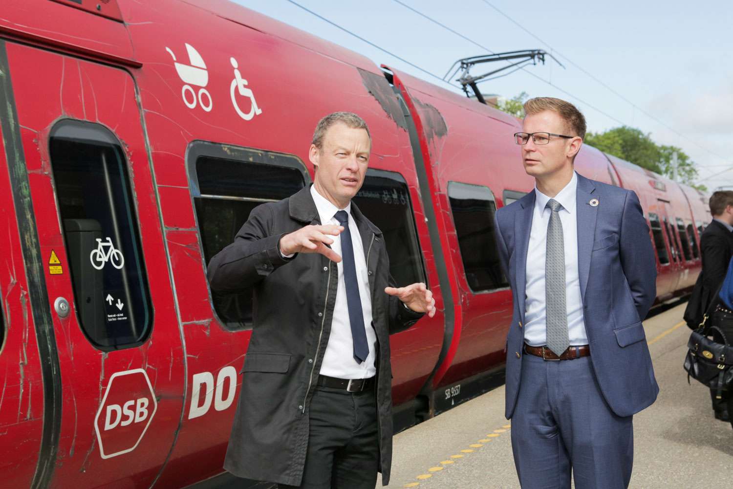 Transportminister Benny Engelbrecht bliver introduceret til det nye signalsystem på S-banen