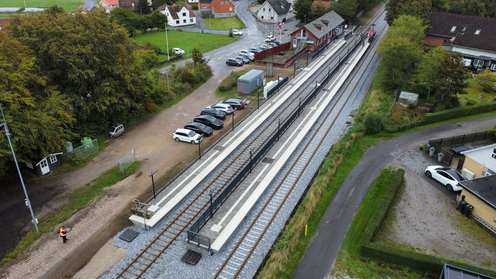 Kvissel Station står klar med nye perroner, fornyede spor og bedre adgang til togene. 