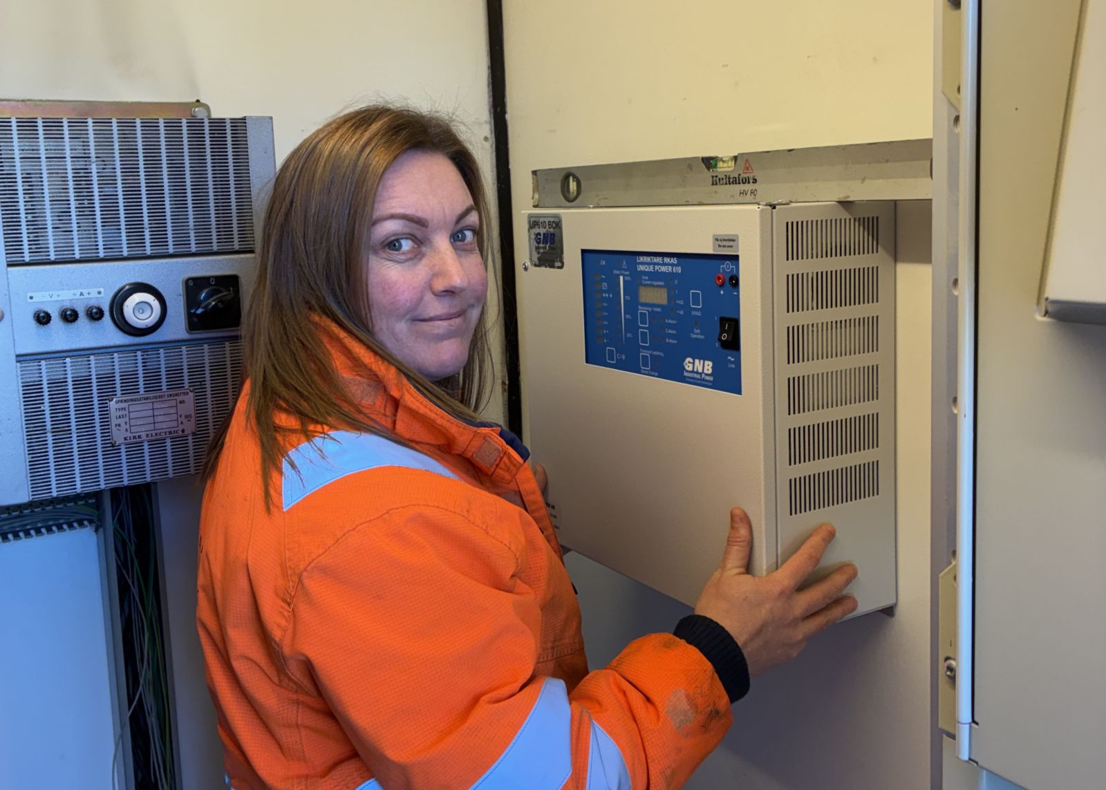 Signaltekniker Ditte på arbejde i Banedanmark