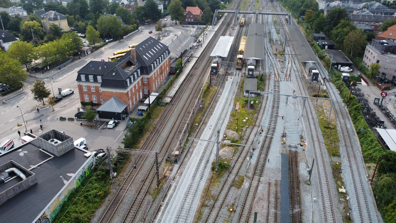 Sporarbejde på Hellerup station set fra oven