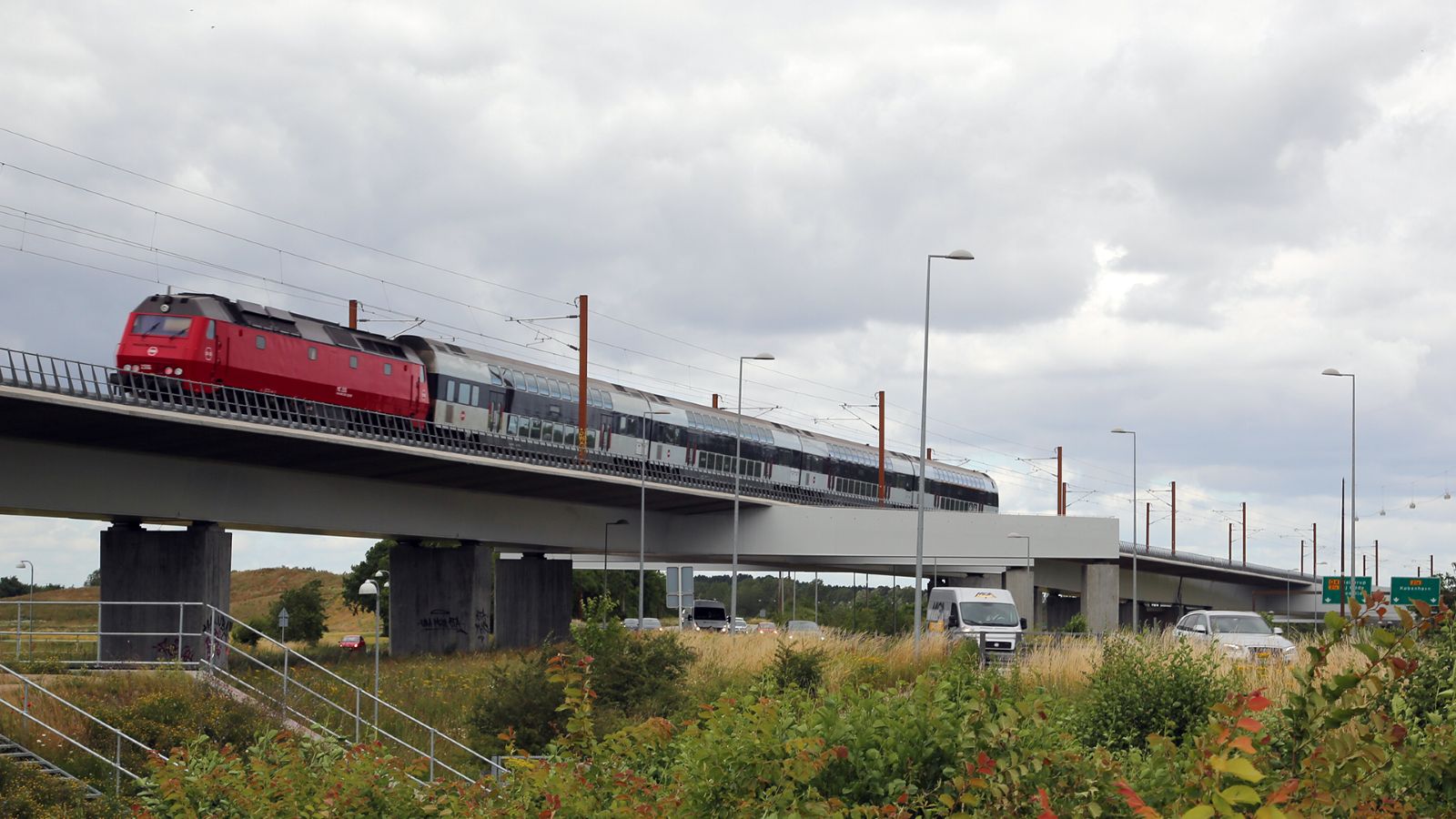 Tog kører på Den nye bane København-Ringsted